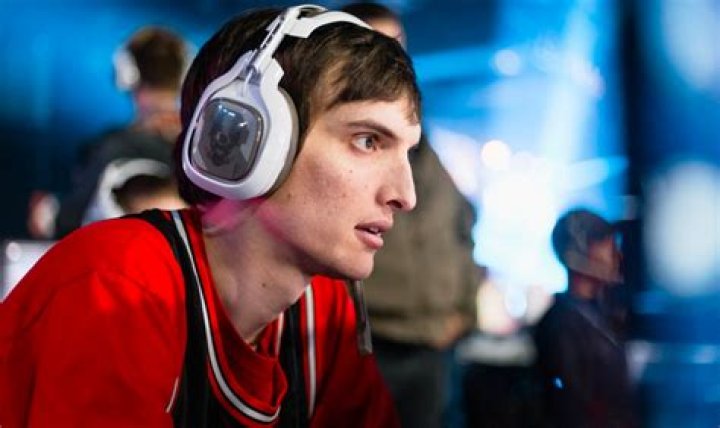 Aaron Travis – Ac7ionMan Height, Weight, Net Worth, Age, Birthday, Wikipedia, Who, Instagram, Biography