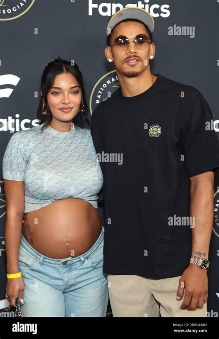 
Arrianna Linda: Juan Toscano-Anderson Wife and Net Worth Salary 