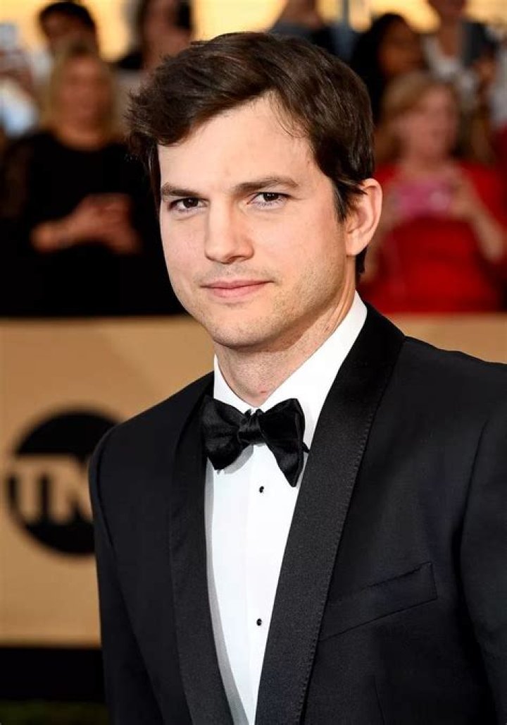 
Ashton Kutcher Says He Was ‘Drunk’ When He First Told Mila Kunis ‘I Love You’ 