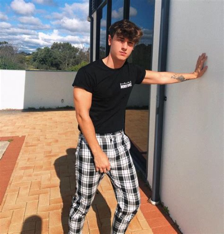 
Bryce Hall’s Wiki Bio, age, gay, girlfriend Elle Danjean, height 