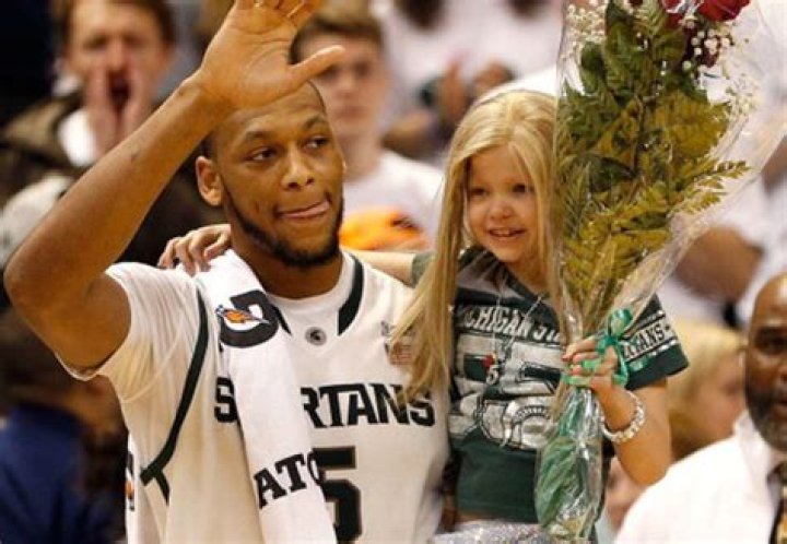 
Did Adreian Payne Have A Wife? Meet Son Amari And Family – Was He A Single Father? 