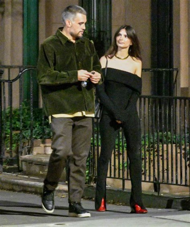 Emily Ratajkowski – Emrata Height, Age, Who, Husband, Biography, Wiki, Net Worth