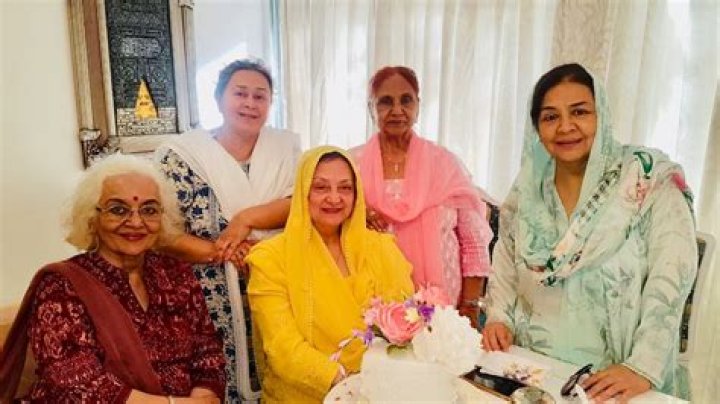 Farida Jalal Height, Weight, Net Worth, Age, Birthday, Wikipedia, Who, Instagram, Biography