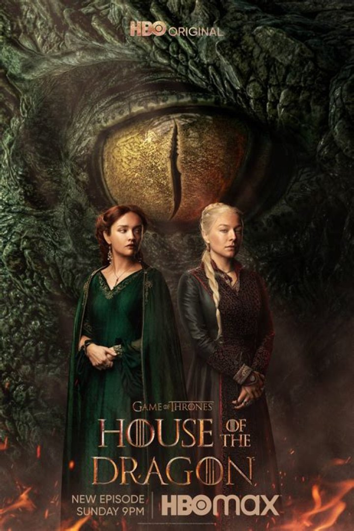 
‘House of the Dragon’ Teen Star Admits She Was ‘Scared’ to Film Awkward Sex Scene With Much-Older Co-Star 