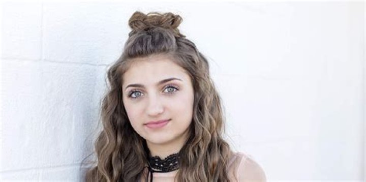 
How old is Kamri Noel? Age, net worth, boyfriend, sisters, family, net worth 