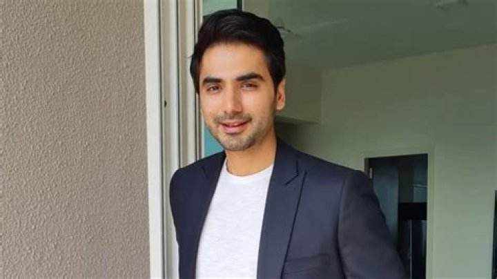 Ishwak Singh Height, Weight, Net Worth, Age, Birthday, Wikipedia, Who, Instagram, Biography