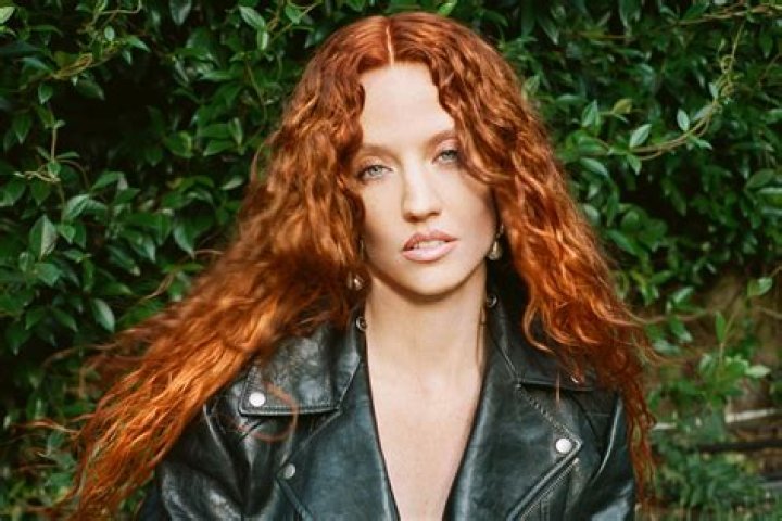 Jess Glynne Height, Weight, Net Worth, Age, Birthday, Wikipedia, Who, Nationality, Biography
