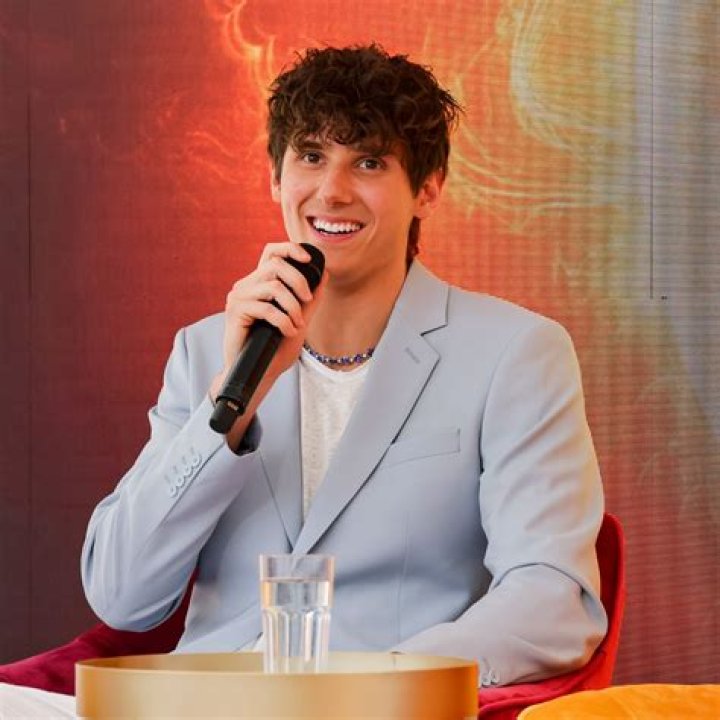 Jvke Height, Weight, Net Worth, Age, Birthday, Wikipedia, Who, Instagram, Biography