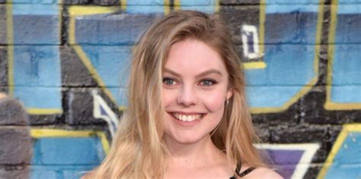 Nell Hudson’s Biography: Age, Height, Net Worth, Husband, Family