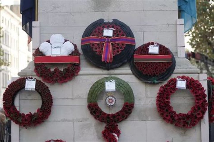 
Prince William and Kate Middleton Leave Touching Message to Fallen Soldiers on Remembrance Day Wreath 