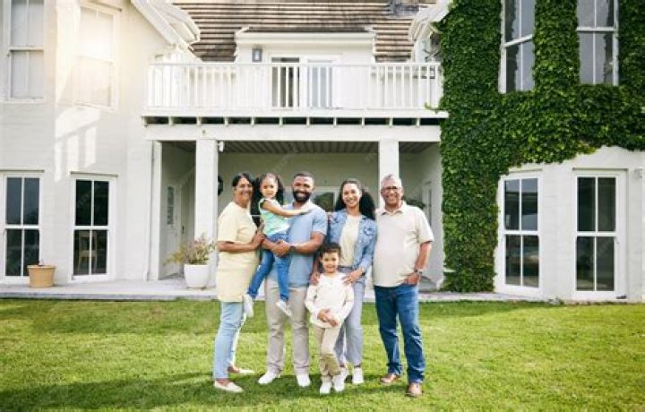
Roan Curtis Belongs To A Wealthy Blended Family – Her Father Owns Eugene Choo 