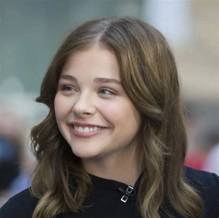 What Happened To Chloë Grace Moretz Teeth – Has She Used Braces And Whitened Them?