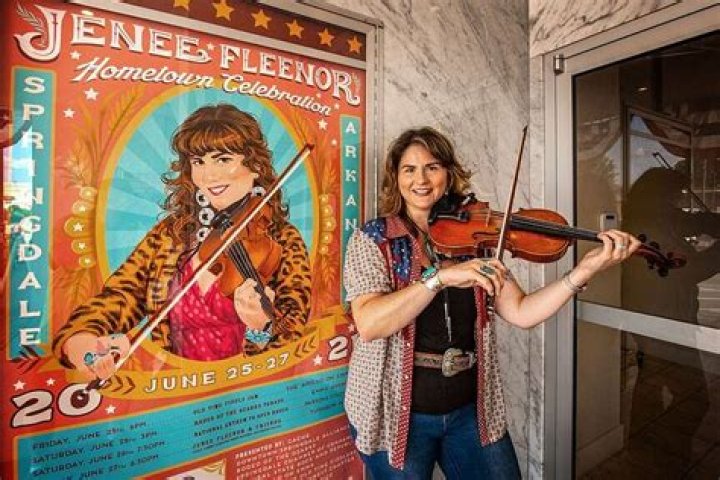 
Who are Jenee Fleenor Parents? Jenee Fleenor Biography, Parents Name and More 
