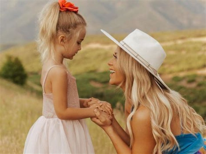 
Who is Christina Mandrell from The Bachelor? Mother of a 5-year-old is connected to famous family members 