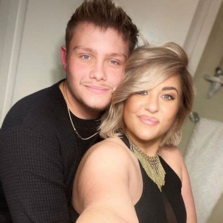 
Who Is Zachariah Smith From “American Idol” Season 21? 