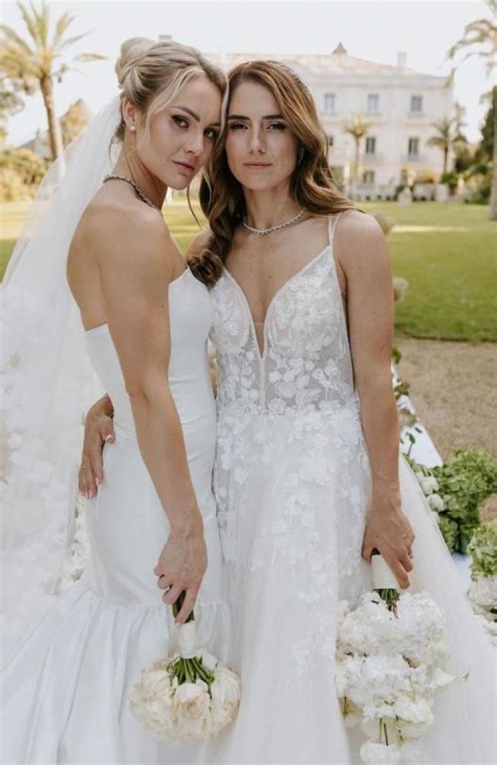 Why Beth Mead and Girlfriend Danielle van de Donk Break Up & Does She Have A New Partner?