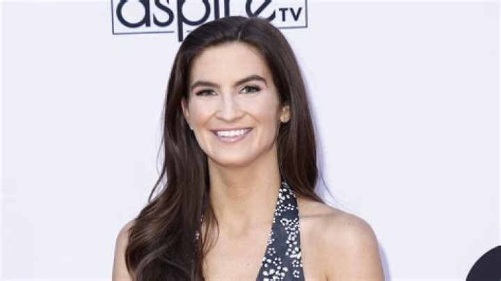 Why Do Fans Kaitlan Collins Has Had Mouth Surgery? Invisalign Braces and Her Smirk Smile Explained