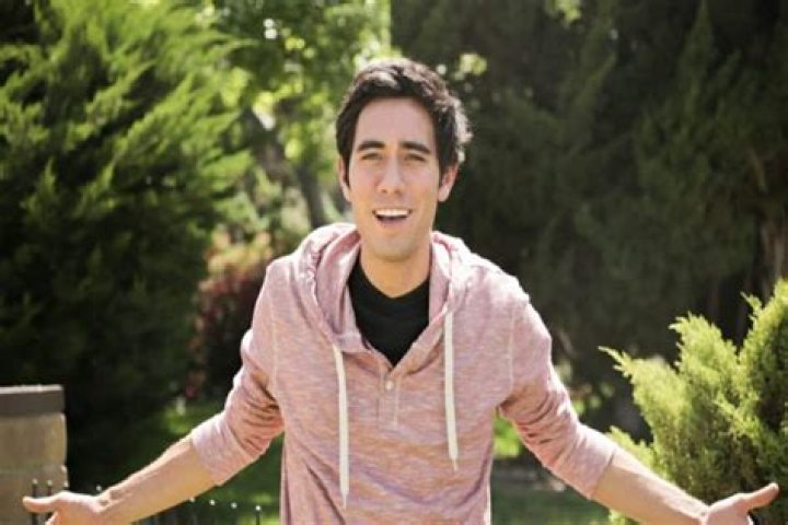 
Zach King Height, Weight, Net Worth, Age, Birthday, Wikipedia, Who, Nationality, Biography 